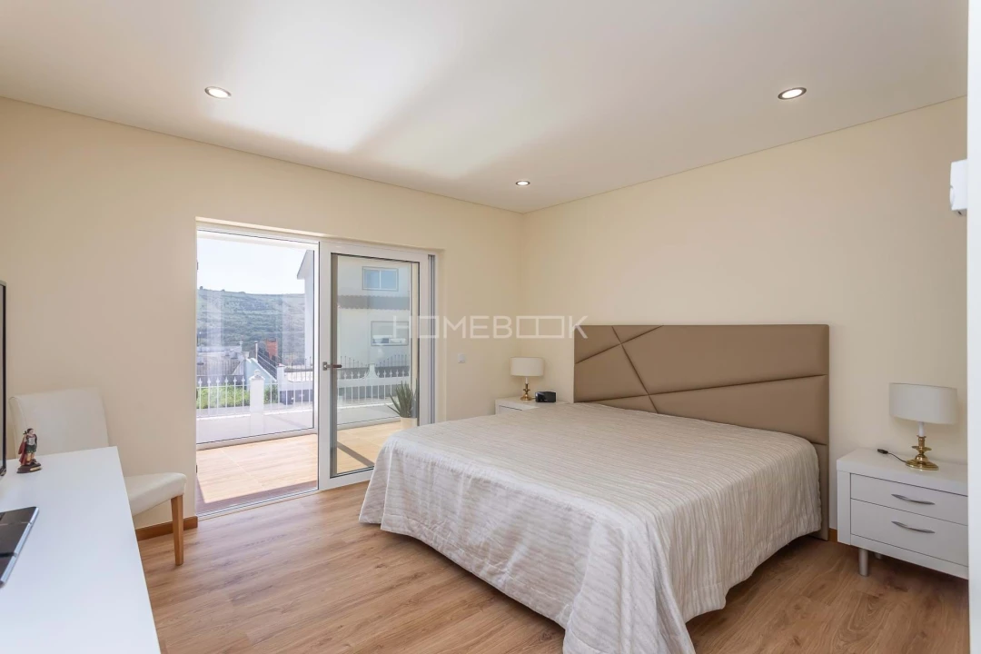 Moradia T4 para Venda em Igreja Nova e Cheleiros Foto 7