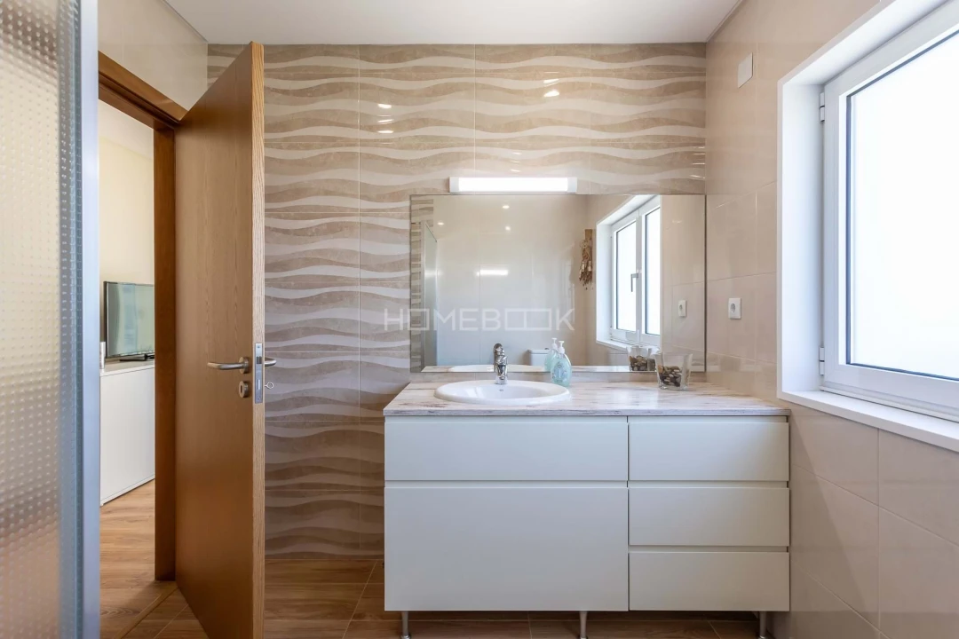 Moradia T4 para Venda em Igreja Nova e Cheleiros Foto 14