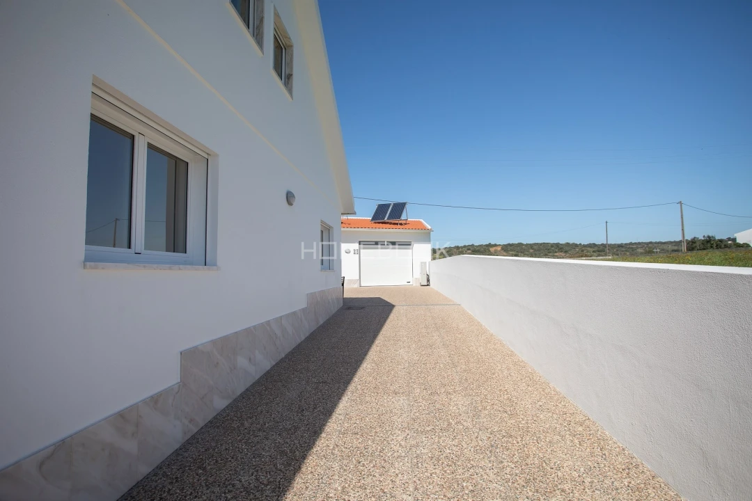 Moradia T4 para Venda em Igreja Nova e Cheleiros Foto 50