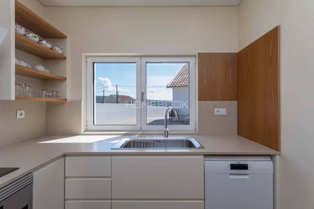 Moradia T4 para Venda em Igreja Nova e Cheleiros Foto 43