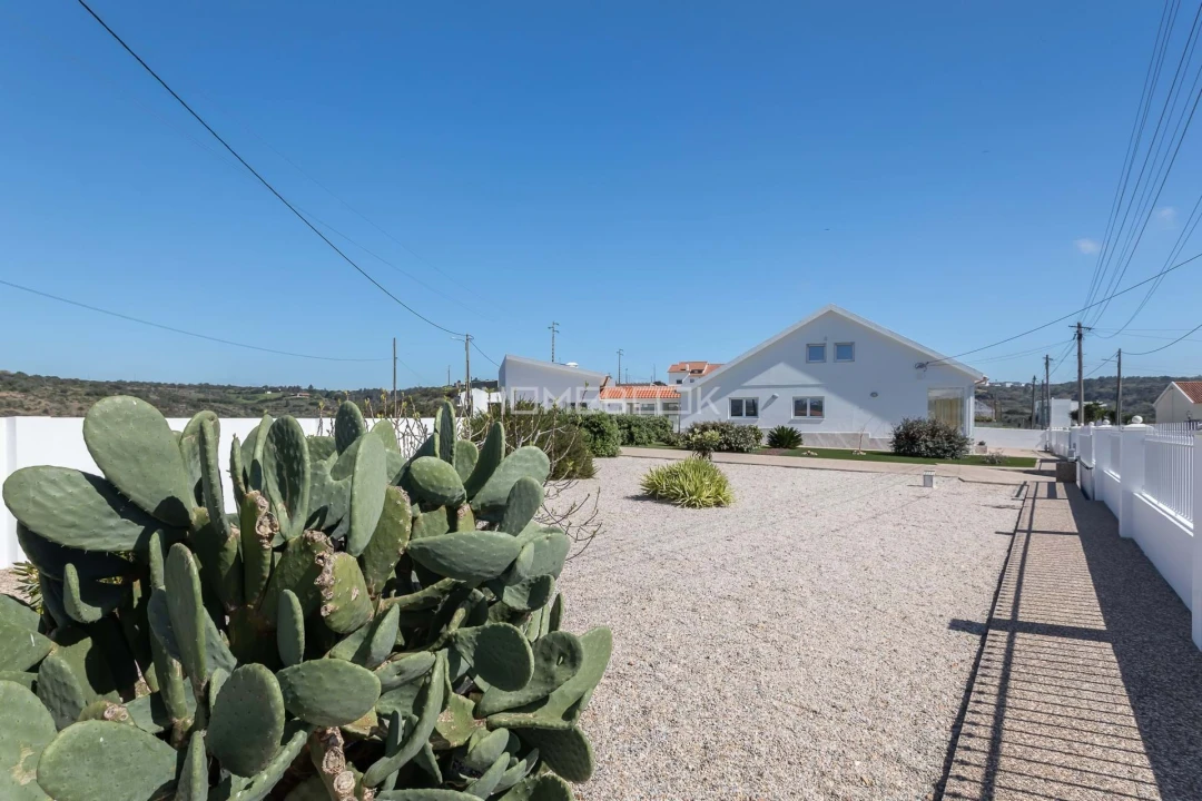 Moradia T4 para Venda em Igreja Nova e Cheleiros Foto 2