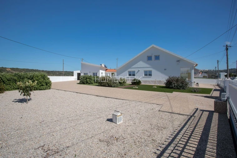 Moradia T4 para Venda em Igreja Nova e Cheleiros Foto 63