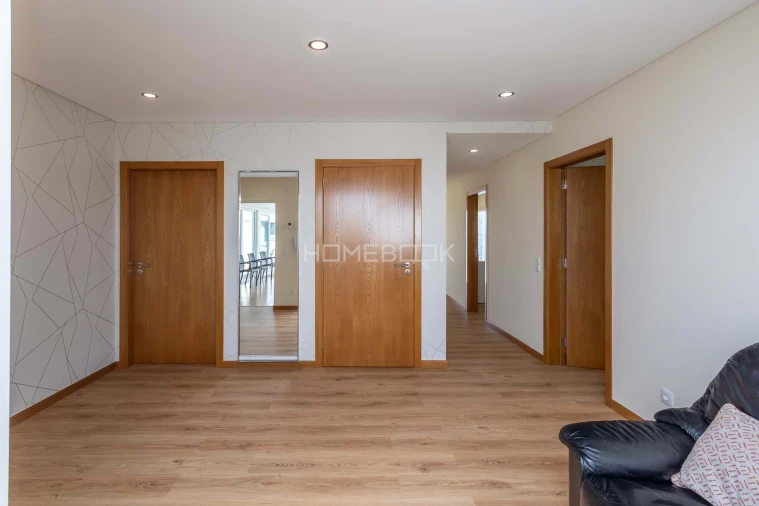 Moradia T4 para Venda em Igreja Nova e Cheleiros Foto 23