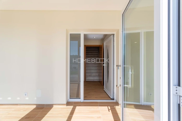 Moradia T4 para Venda em Igreja Nova e Cheleiros Foto 4