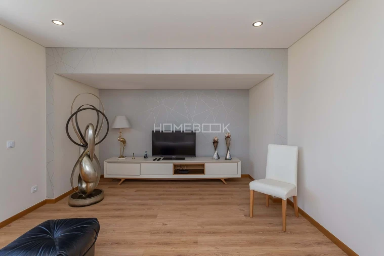 Moradia T4 para Venda em Igreja Nova e Cheleiros Foto 17