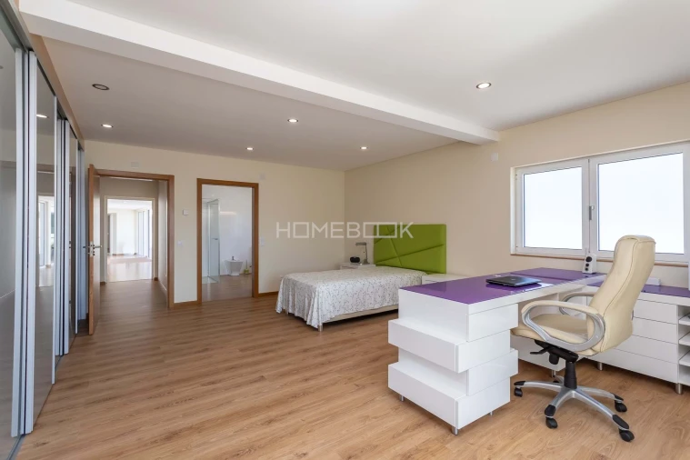 Moradia T4 para Venda em Igreja Nova e Cheleiros Foto 27