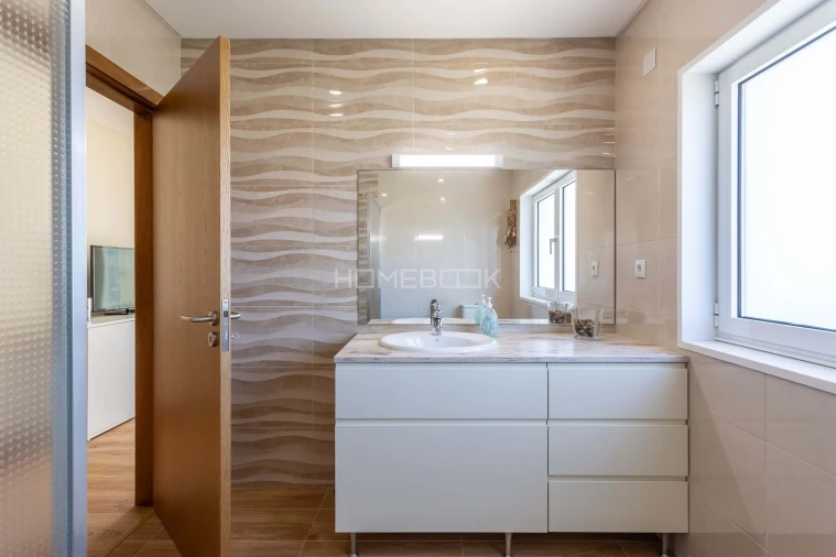 Moradia T4 para Venda em Igreja Nova e Cheleiros Foto 14