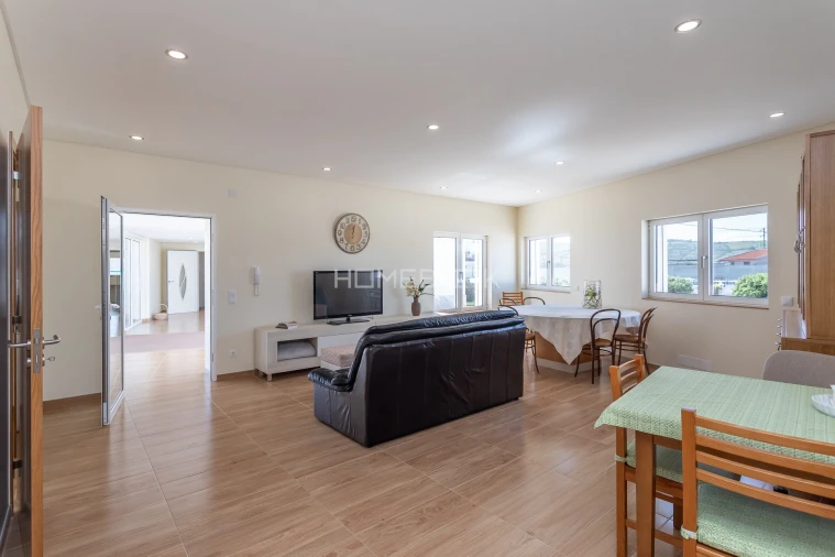 Moradia T4 para Venda em Igreja Nova e Cheleiros Foto 39