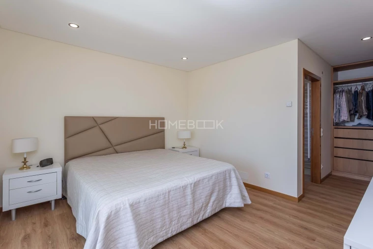 Moradia T4 para Venda em Igreja Nova e Cheleiros Foto 8