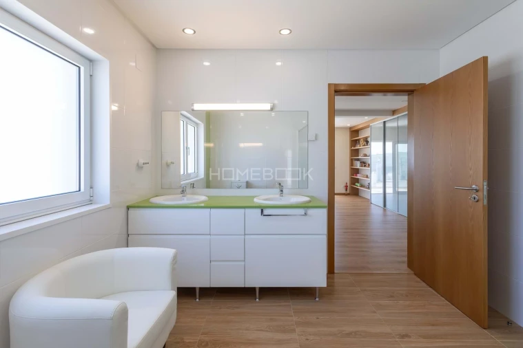 Moradia T4 para Venda em Igreja Nova e Cheleiros Foto 31