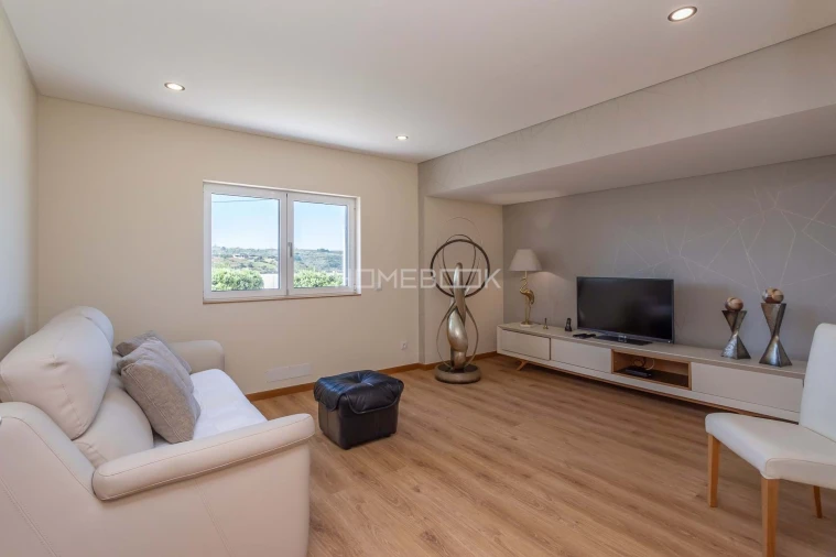 Moradia T4 para Venda em Igreja Nova e Cheleiros Foto 16