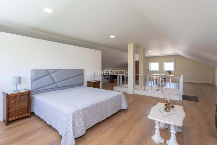 Moradia T4 para Venda em Igreja Nova e Cheleiros Foto 49