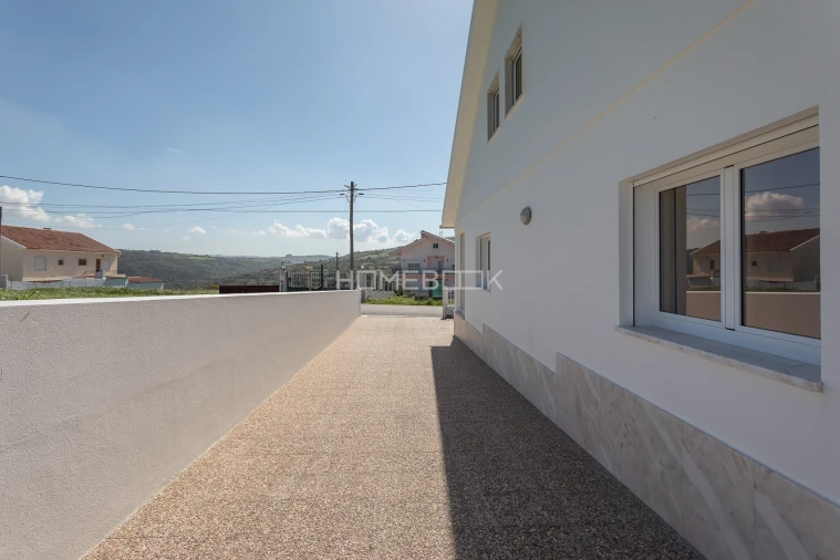 Moradia T4 para Venda em Igreja Nova e Cheleiros Foto 68