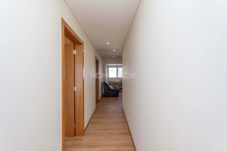 Moradia T4 para Venda em Igreja Nova e Cheleiros Foto 15