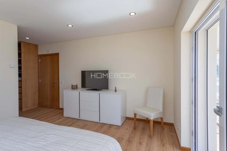 Moradia T4 para Venda em Igreja Nova e Cheleiros Foto 10