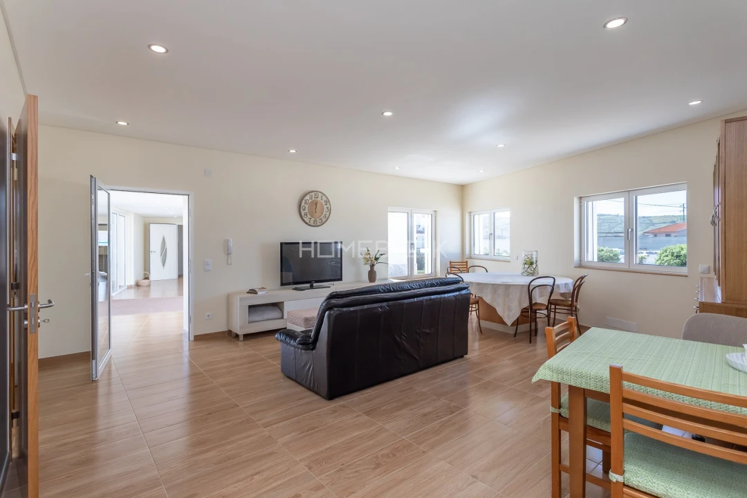 Moradia T4 para Venda em Igreja Nova e Cheleiros Foto 39