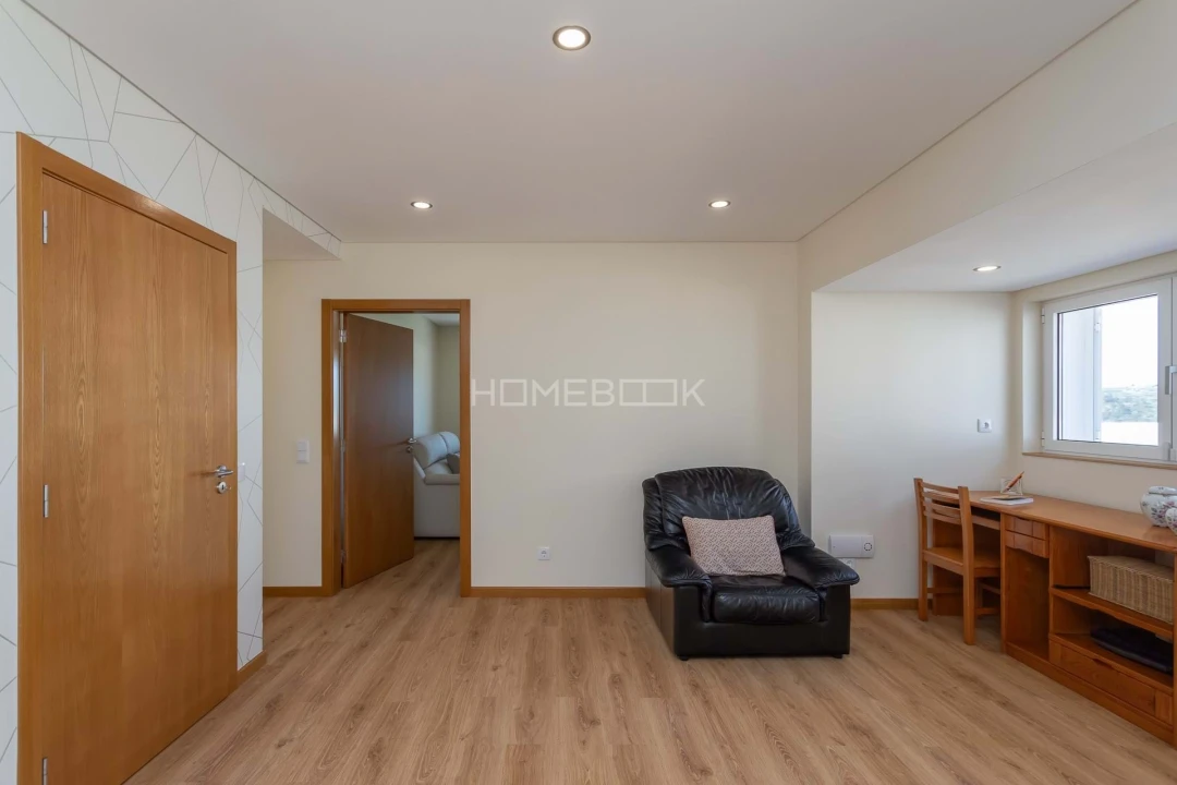 Moradia T4 para Venda em Igreja Nova e Cheleiros Foto 20