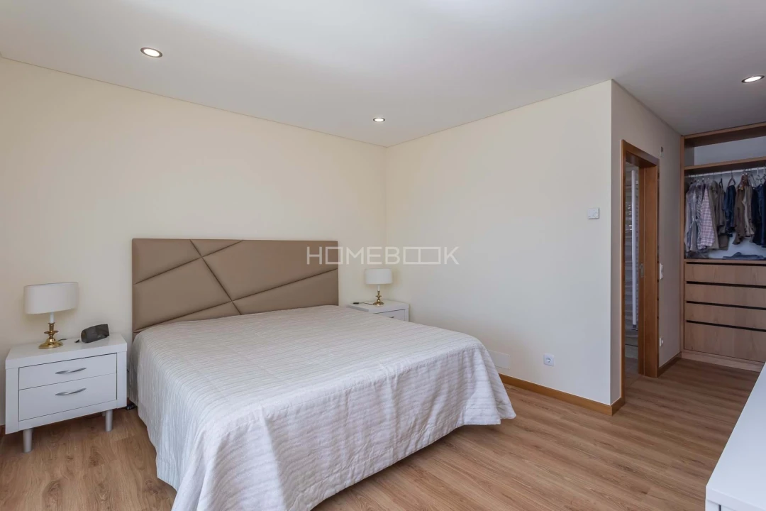 Moradia T4 para Venda em Igreja Nova e Cheleiros Foto 8