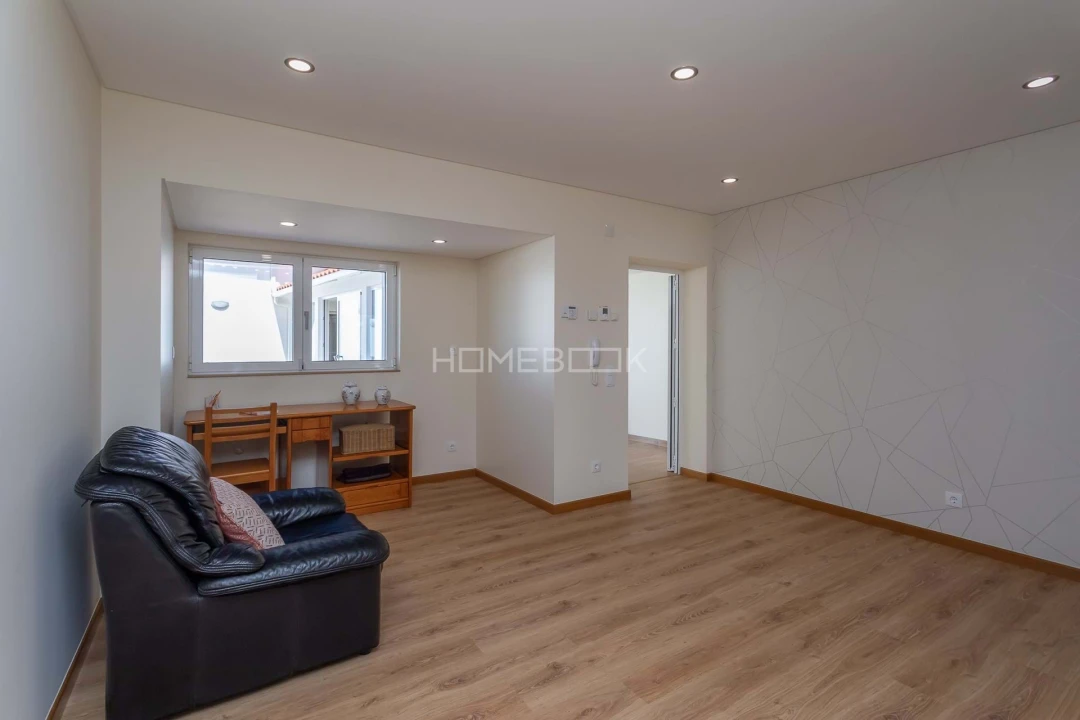 Moradia T4 para Venda em Igreja Nova e Cheleiros Foto 21