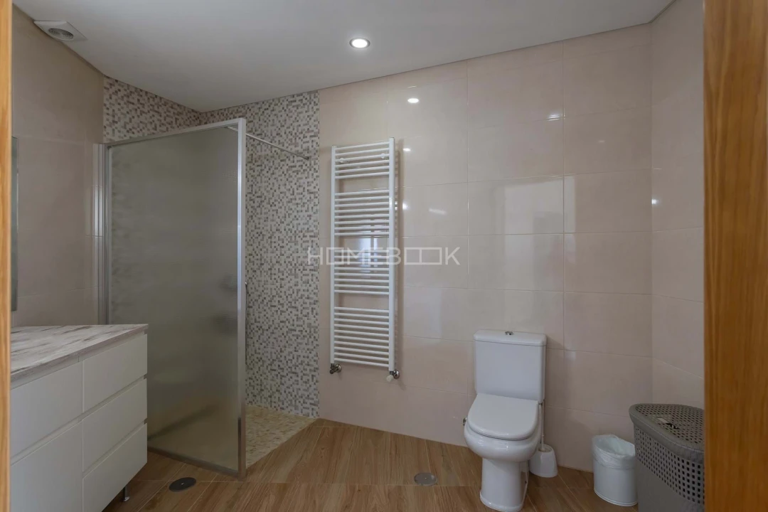 Moradia T4 para Venda em Igreja Nova e Cheleiros Foto 55