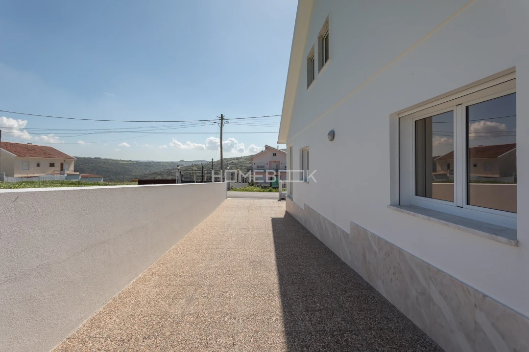 Moradia T4 para Venda em Igreja Nova e Cheleiros Foto 68