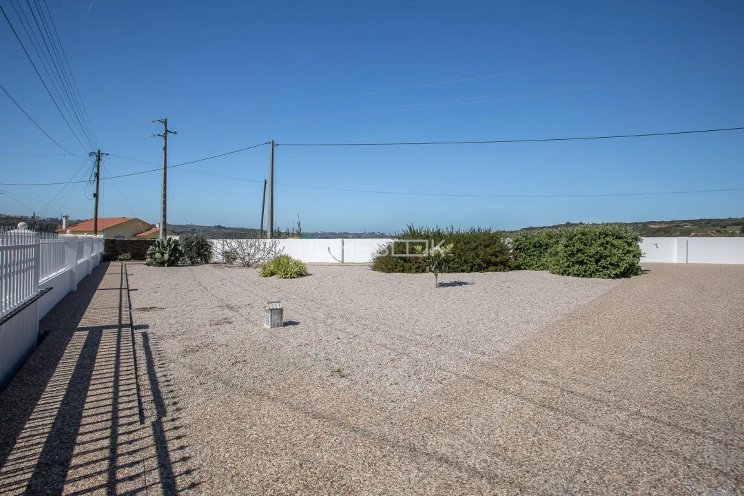 Moradia T4 para Venda em Igreja Nova e Cheleiros Foto 64