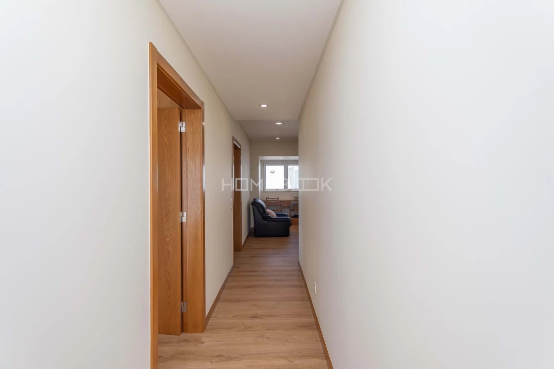 Moradia T4 para Venda em Igreja Nova e Cheleiros Foto 15