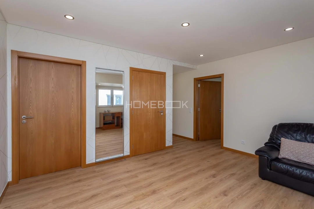 Moradia T4 para Venda em Igreja Nova e Cheleiros Foto 19