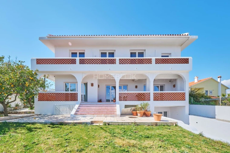 Moradia T5 para Venda em Charneca de Caparica e Sobreda Foto 1