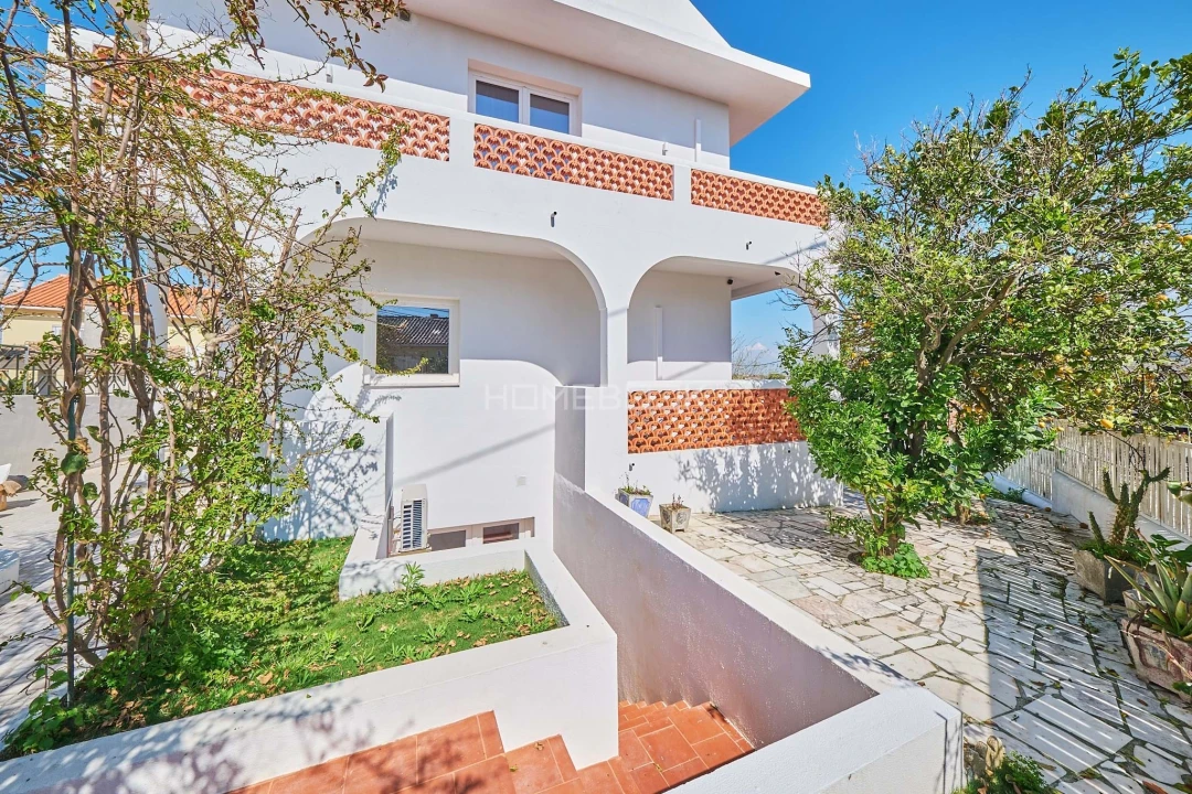 Moradia T5 para Venda em Charneca de Caparica e Sobreda Foto 42