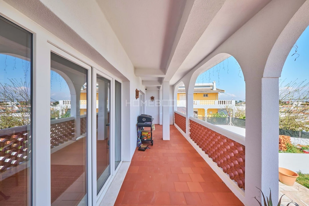 Moradia T5 para Venda em Charneca de Caparica e Sobreda Foto 12