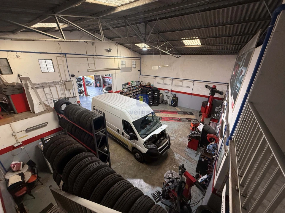 Armazém para Trespasse em Usseira Foto 21