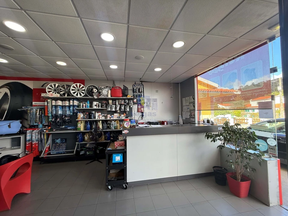 Armazém para Trespasse em Usseira Foto 47