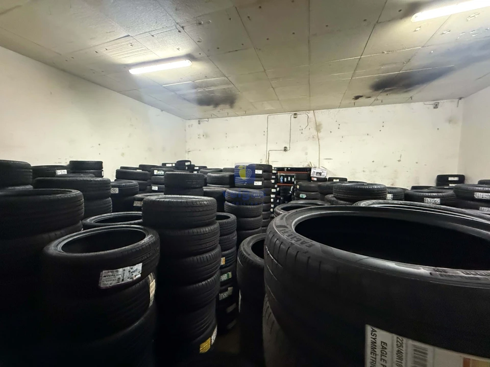 Armazém para Trespasse em Usseira Foto 13