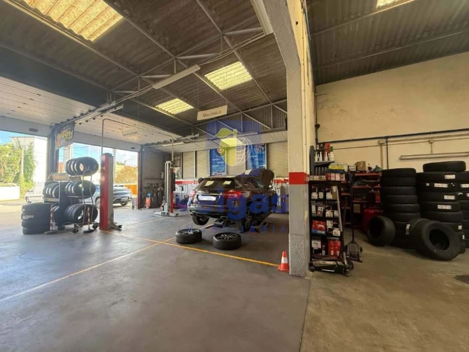 Armazém para Trespasse em Usseira Foto 1