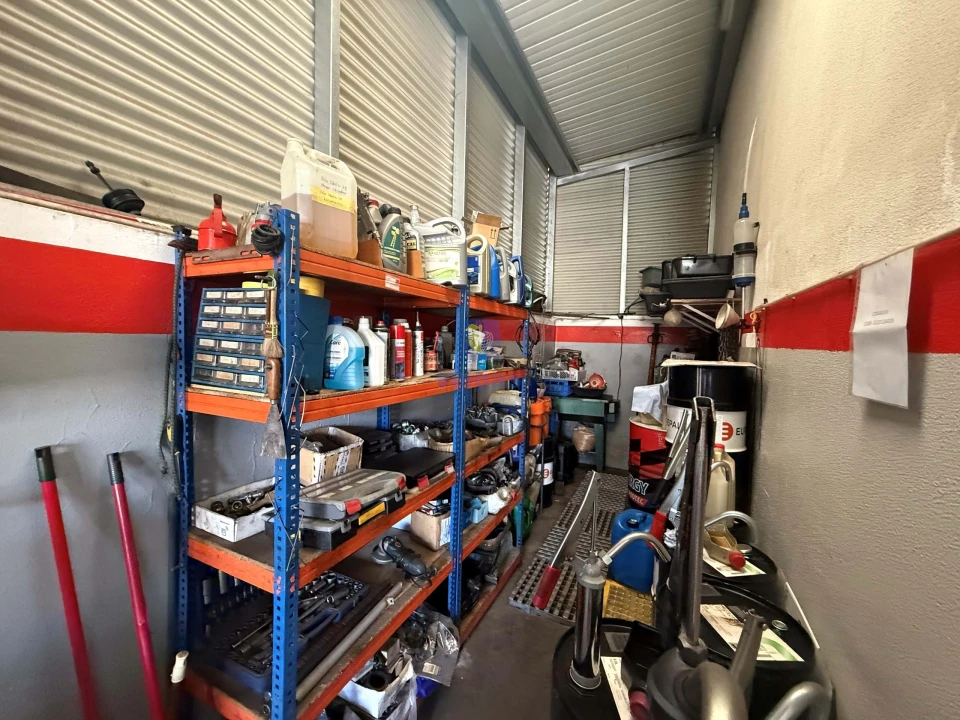 Armazém para Trespasse em Usseira Foto 36