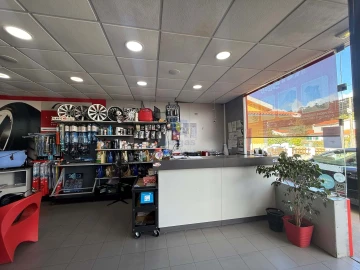 Armazém para Trespasse em Usseira