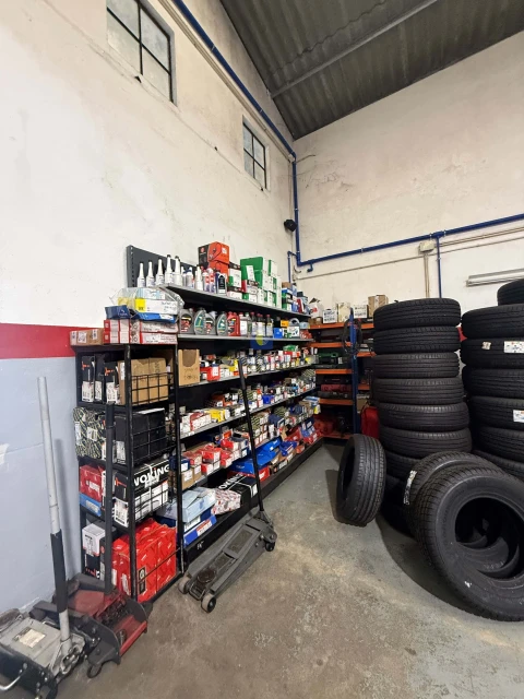 Armazém para Trespasse em Usseira