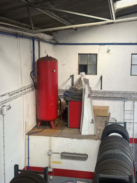 Armazém para Trespasse em Usseira