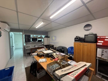 Armazém para Trespasse em Usseira