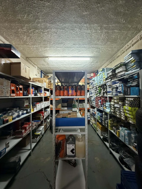 Armazém para Trespasse em Usseira