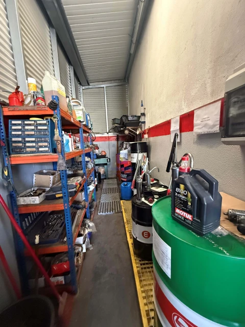 Armazém para Trespasse em Usseira