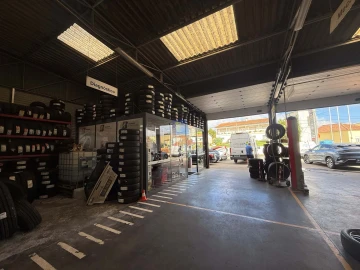 Armazém para Trespasse em Usseira