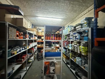 Armazém para Trespasse em Usseira