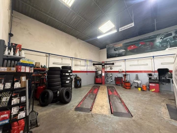 Armazém para Trespasse em Usseira