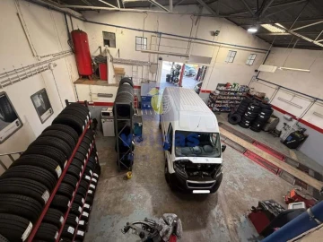 Armazém para Trespasse em Usseira