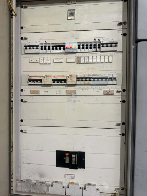 Armazém para Trespasse em Usseira