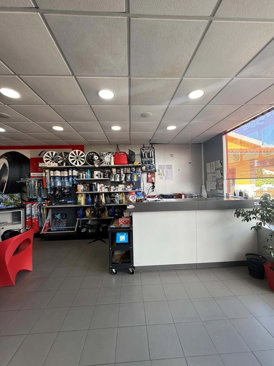 Armazém para Trespasse em Usseira Foto 46