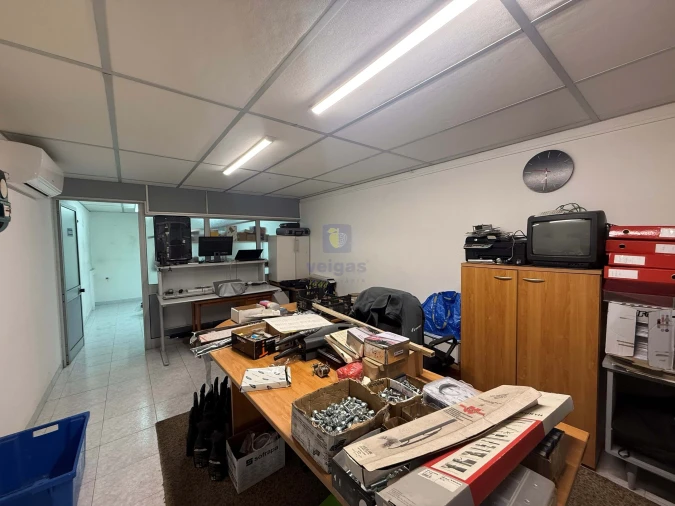 Armazém para Trespasse em Usseira Foto 19