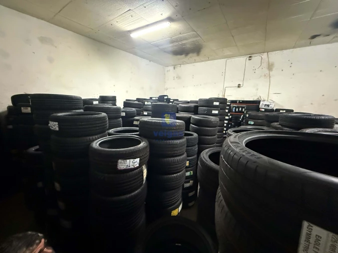 Armazém para Trespasse em Usseira Foto 14